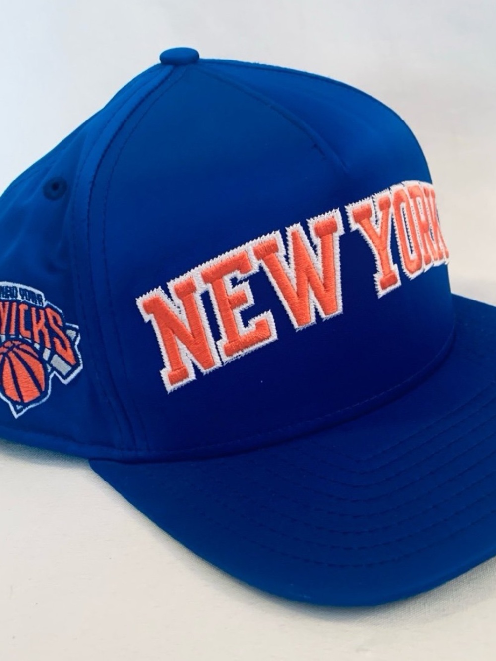 New Era 9FIFTY NBA NEW YORK KNICKS Satin SnapBack Hat